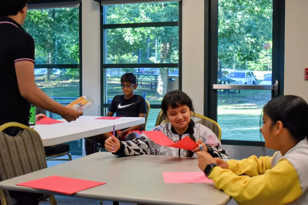 Students at the circulatory system workshop (14 of 18)
