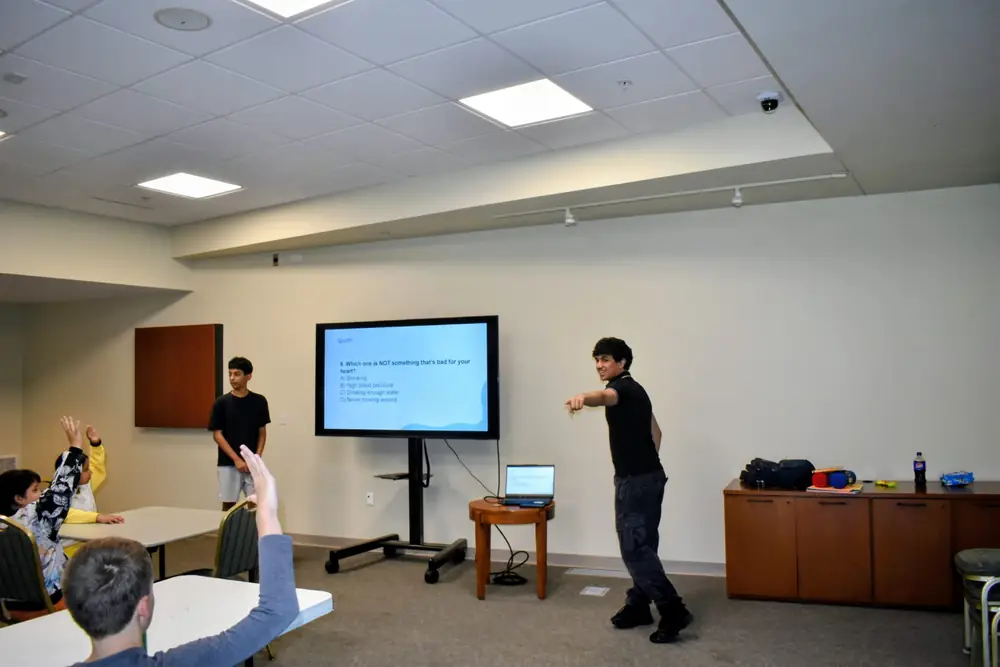 Students at the circulatory system workshop (15 of 18)