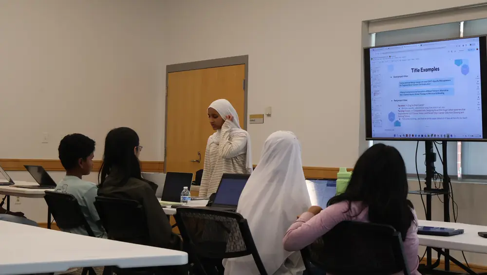 Students at the Summer Research Camp (186 of 253)