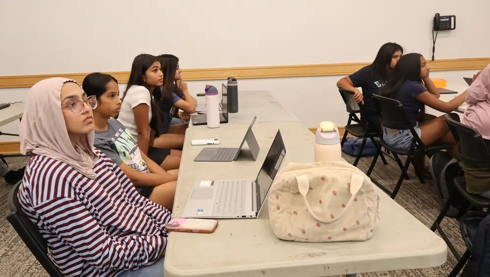 Students at the Summer Research Camp (193 of 253)