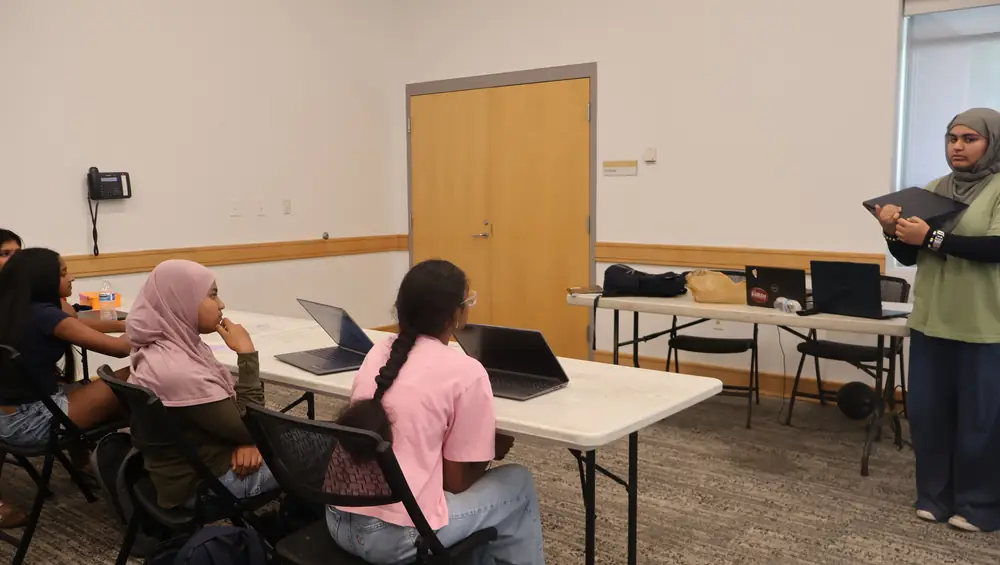 Students at the Summer Research Camp (194 of 253)