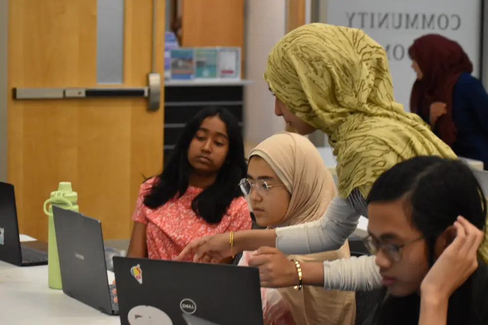 Students at the Summer Research Camp (229 of 253)
